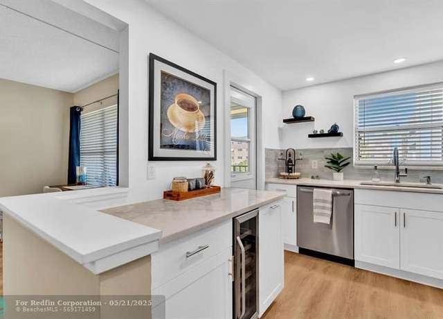Property at 810 SE 7th St #208, Deerfield Beach, FL 33441, 1 bed, 1.5 baths