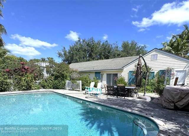 Property at 14344 North Rd, Loxahatchee, FL 33470, 2 beds, 2.5 baths