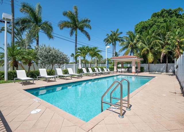 Property at 2325 SE 5th St, Pompano Beach, FL 33062, 3 beds, 2.5 baths