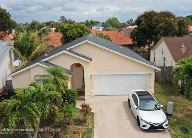 Property at 1464 Waterway Cove Dr, Wellington, FL 33414, 3 beds, 2 baths