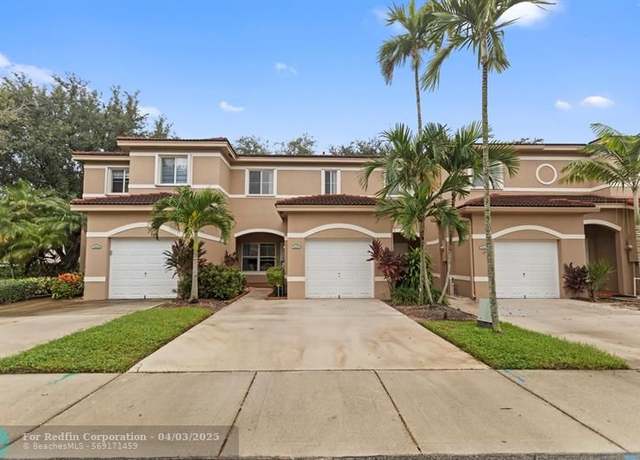 Property at 7630 S Southwood Cir #7630, Davie, FL 33328, 3 beds, 2.5 baths