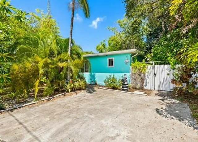 Property at 1602 NE 1st Ave, Fort Lauderdale, FL 33305, 2 beds, 1 bath
