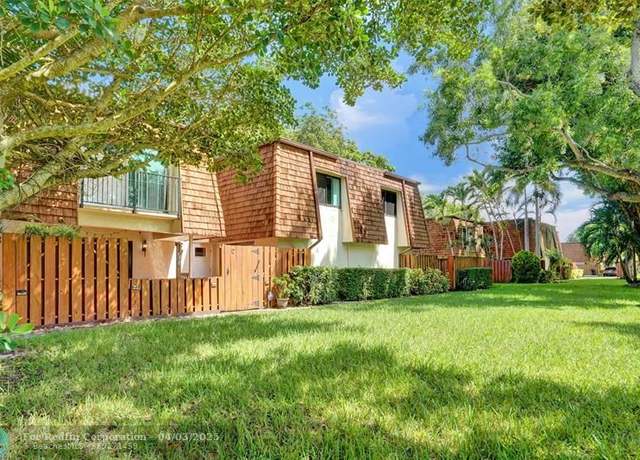 Property at 2070 SW 90th Ave Unit C-14, Davie, FL 33324, 3 beds, 2.5 baths