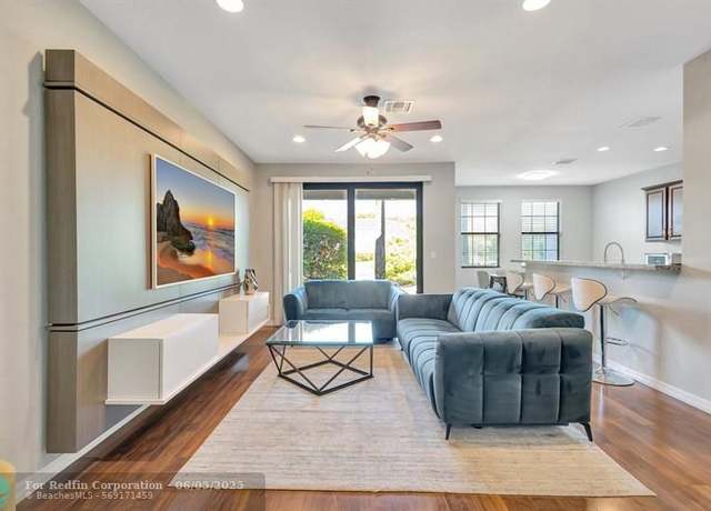 Property at 112 W Astor Cir, Delray Beach, FL 33484, 3 beds, 2.5 baths
