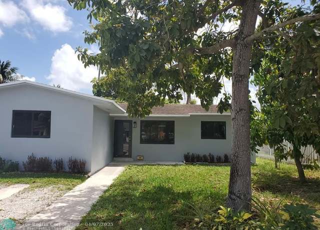 Property at 440 NE 174th St, North Miami Beach, FL 33162, 4 beds, 2 baths