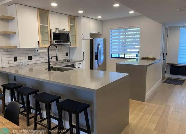 Property at 304 Racquet Club Rd #204, Weston, FL 33326, 2 beds, 2 baths