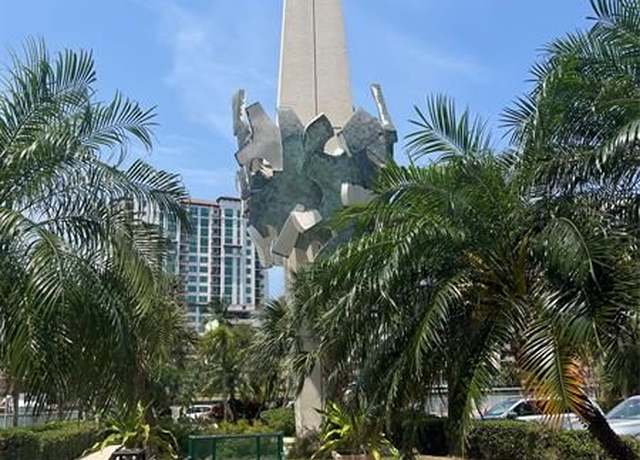 Property at 300 Bayview Dr #1809, Sunny Isles Beach, FL 33160, 1 bed, 1.5 baths