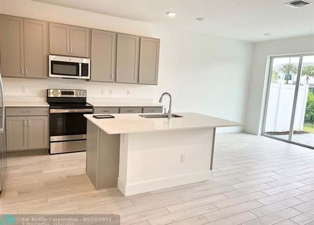 Property at 246 Preserve Trl N, Stuart, FL 34994, 3 beds, 2.5 baths