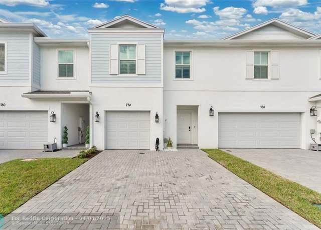 Property at 774 NE Trailside Run, Port St. Lucie, FL 34983, 3 beds, 2.5 baths