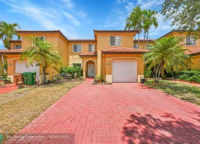 Property at 14141 N Forest Oak Cir, Davie, FL 33325, 3 beds, 2.5 baths