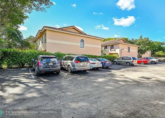 Property at 5201 NE 14 Ter #207, Fort Lauderdale, FL 33334, 3 beds, 2.5 baths