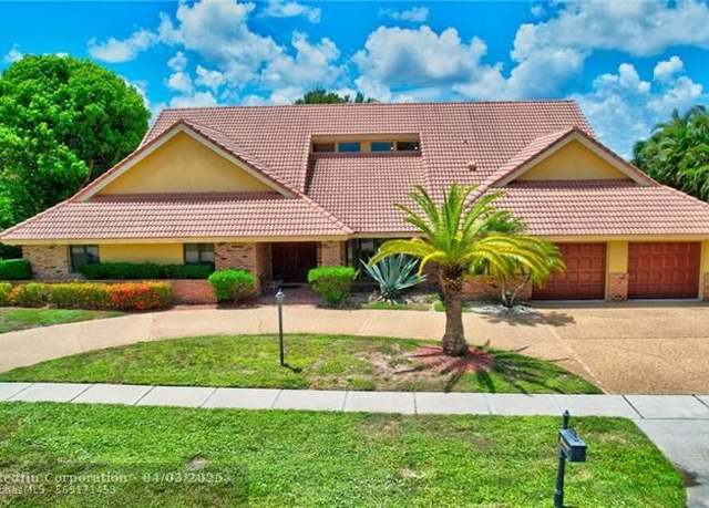 Property at 3110 Equestrian Dr, Boca Raton, FL 33434, 4 beds, 3.5 baths