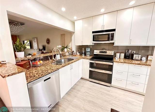 Property at 4340 Carambola Cir N, Coconut Creek, FL 33066, 2 beds, 2.5 baths