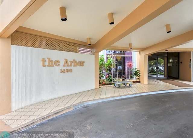 Property at 1400 Saint Charles Pl #211, Pembroke Pines, FL 33026, 1 bed, 1.5 baths