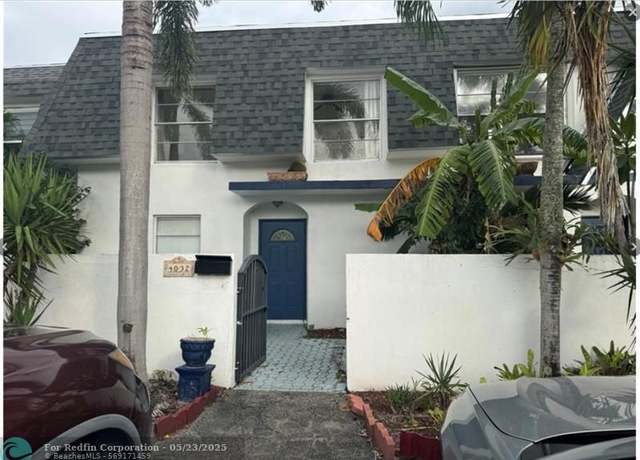 Property at 4032 SW 67th Ter #4032, Fort Lauderdale, FL 33314, 3 beds, 2.5 baths