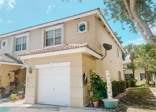 Property at 12014 SW 2nd St, Pembroke Pines, FL 33025, 3 beds, 2.5 baths