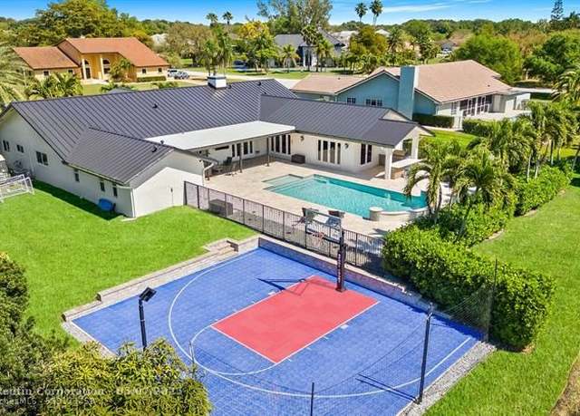 Property at 11914 Green Oak Dr, Davie, FL 33330, 4 beds, 4 baths