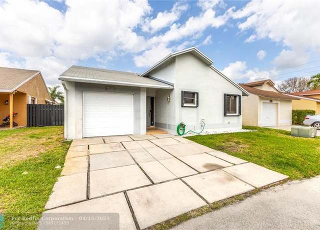 Property at 920 SW 109th Ave, Pembroke Pines, FL 33025, 2 beds, 2 baths
