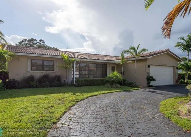 Property at 3900 N 51st Ave, Hollywood, FL 33021, 4 beds, 2.5 baths