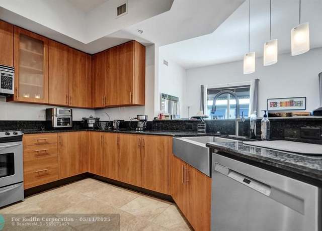Property at 2601 NE 14th Ave #505, Wilton Manors, FL 33334, 2 beds, 2 baths