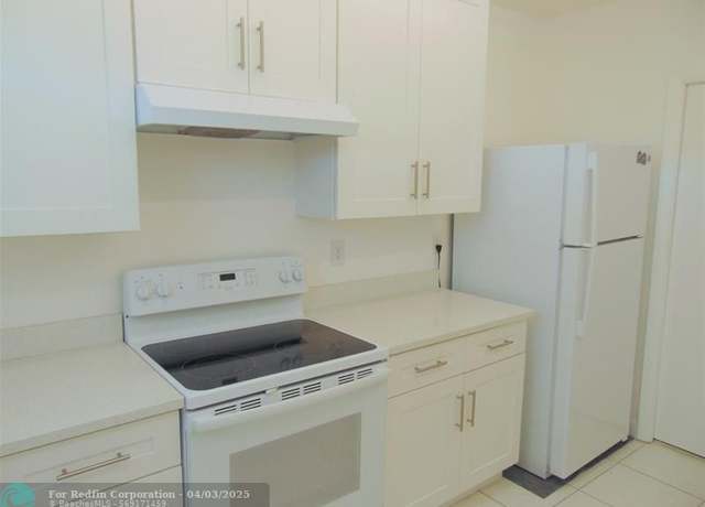 Property at 2400 SW 22nd Ave #512, Delray Beach, FL 33445, 2 beds, 2 baths