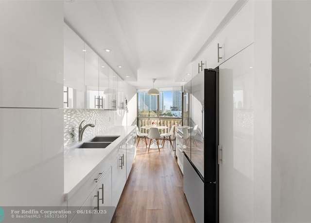 Property at 1000 E Island Blvd #807, Aventura, FL 33160, 3 beds, 2.5 baths