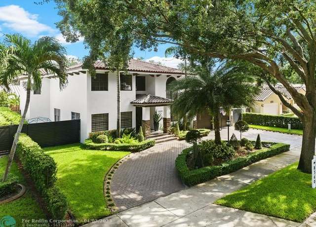 Property at 8340 NW 167th Ter, Miami Lakes, FL 33016, 5 beds, 3 baths