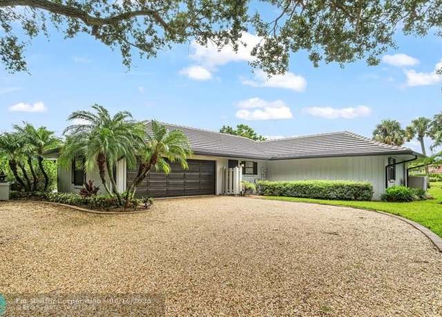 Property at 10158 SE Acorn Way, Jupiter, FL 33469, 3 beds, 3.5 baths