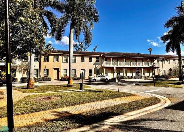 Property at 2518 NW 4th St #1, Boynton Beach, FL 33426, 3 beds, 2.5 baths