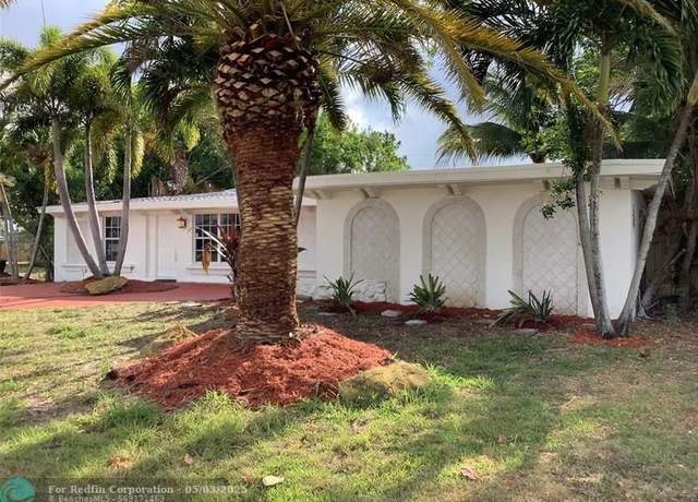 Property at 815 SE Airoso Blvd, Port St. Lucie, FL 34983, 3 beds, 1 bath