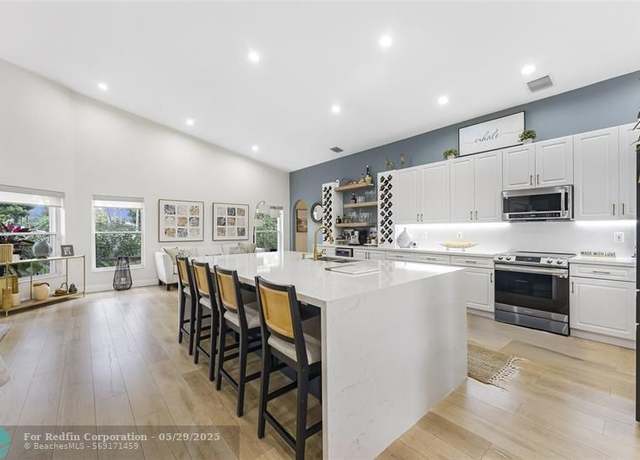 Property at 7086 Falls Rd E, Boynton Beach, FL 33437, 3 beds, 2.5 baths