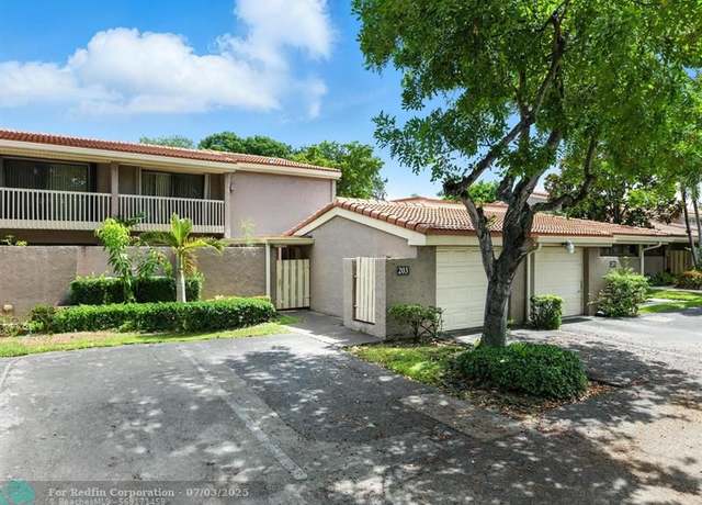 Property at 203 Bonnie Brae Way #34, Hollywood, FL 33021, 3 beds, 3 baths