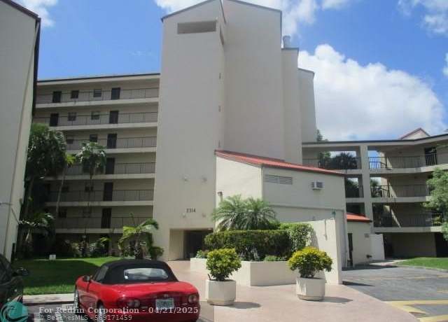 Property at 2314 S Cypress Bend Dr #613, Pompano Beach, FL 33069, 1 bed, 1.5 baths