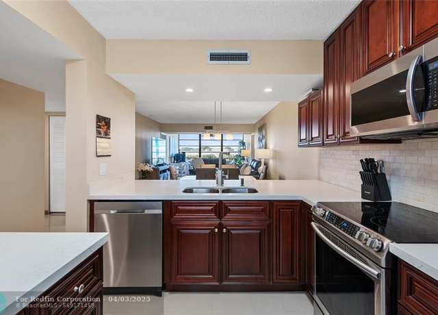 Property at 1508 Whitehall Dr #303, Davie, FL 33324, 2 beds, 2 baths