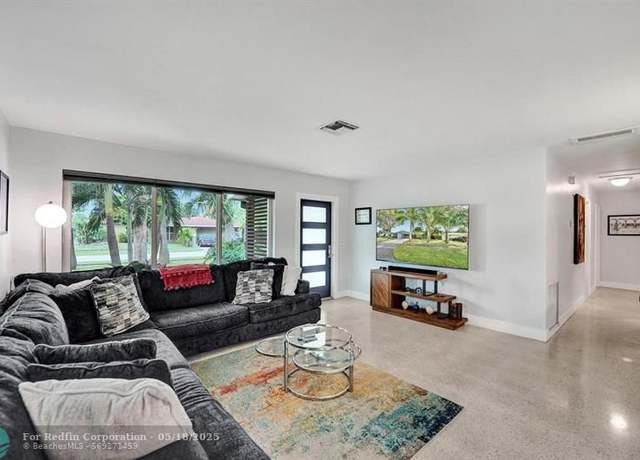 Property at 2808 NW 8th Ave, Wilton Manors, FL 33311, 3 beds, 2 baths
