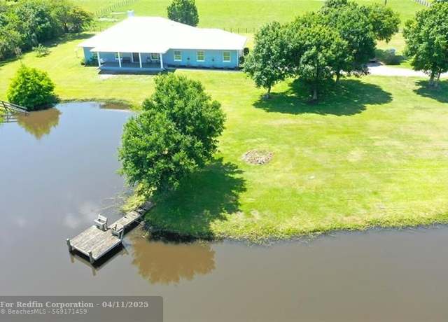 Property at 7055 8th St, Vero Beach, FL 32968, 3 beds, 2 baths