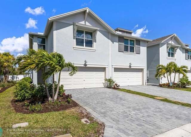 Property at 5624 SE Edgewater Cir, Stuart, FL 34997, 3 beds, 2.5 baths