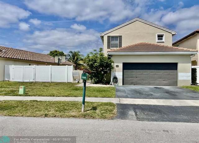 Property at 1960 NW 188th Ave, Pembroke Pines, FL 33029, 3 beds, 2.5 baths