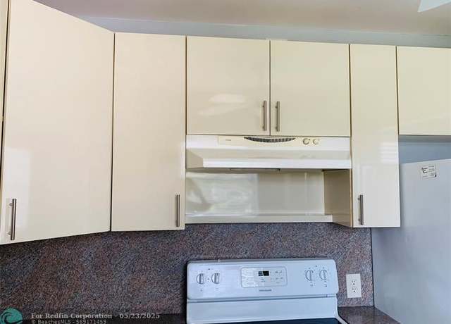 Property at 333 Franshaw H #333, Boca Raton, FL 33434, 2 beds, 1.5 baths
