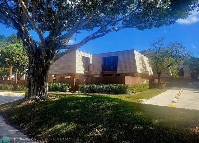 Property at 5321 53rd Way #5321, West Palm Beach, FL 33409, 2 beds, 2.5 baths