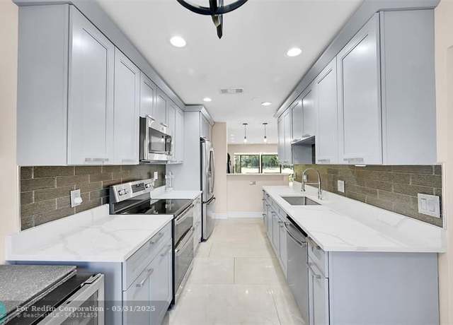 Property at 21207 Lago Cir Unit D, Boca Raton, FL 33433, 2 beds, 2.5 baths