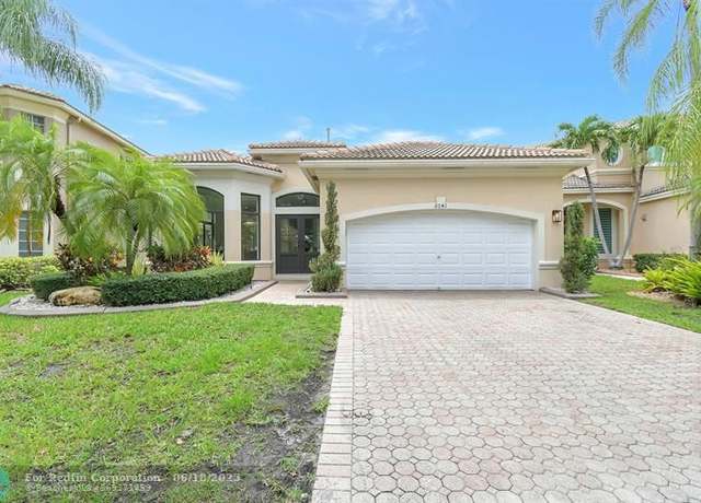 Property at 6041 SW 195th Ave, Pembroke Pines, FL 33332, 3 beds, 2.5 baths