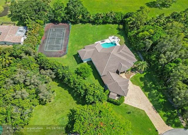 Property at 11720 NW 9th St, Plantation, FL 33325, 5 beds, 5.5 baths