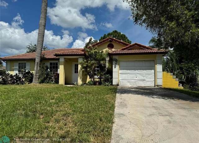Property at 2417 SW Summit St, Port St. Lucie, FL 34984, 3 beds, 2 baths