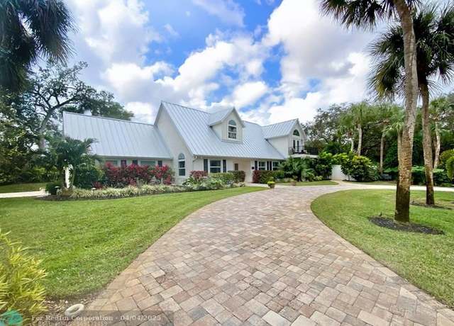 Property at 1460 Club Dr, Vero Beach, FL 32963, 4 beds, 2.5 baths