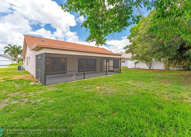 Property at 2600 SW 23rd Cranbrook Dr, Boynton Beach, FL 33436, 3 beds, 2 baths