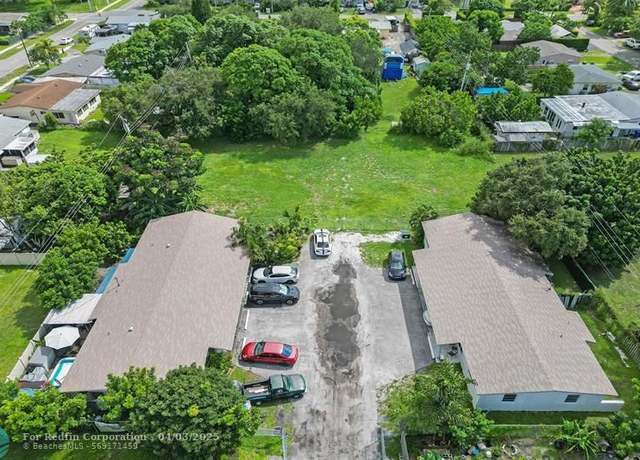 Property at 5808 W Park Rd, Hollywood, FL 33021, 10 beds, 4 baths