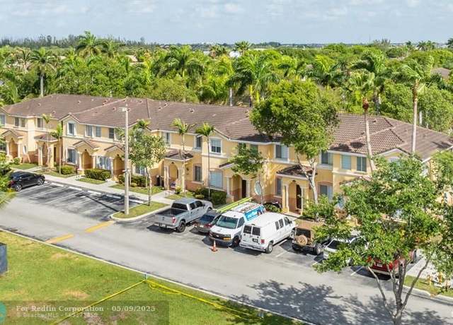 Property at 2863 SE 15th Rd #73, Homestead, FL 33035, 3 beds, 2.5 baths