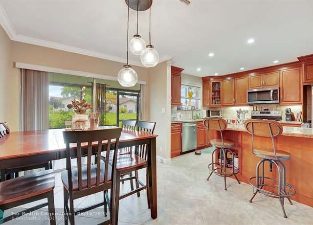 Property at 2043 Discovery Cir E, Deerfield Beach, FL 33442, 2 beds, 2.5 baths