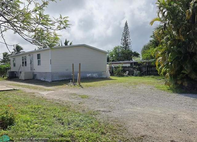 Property at 2552 SE Janet St, Stuart, FL 34997, 3 beds, 2 baths